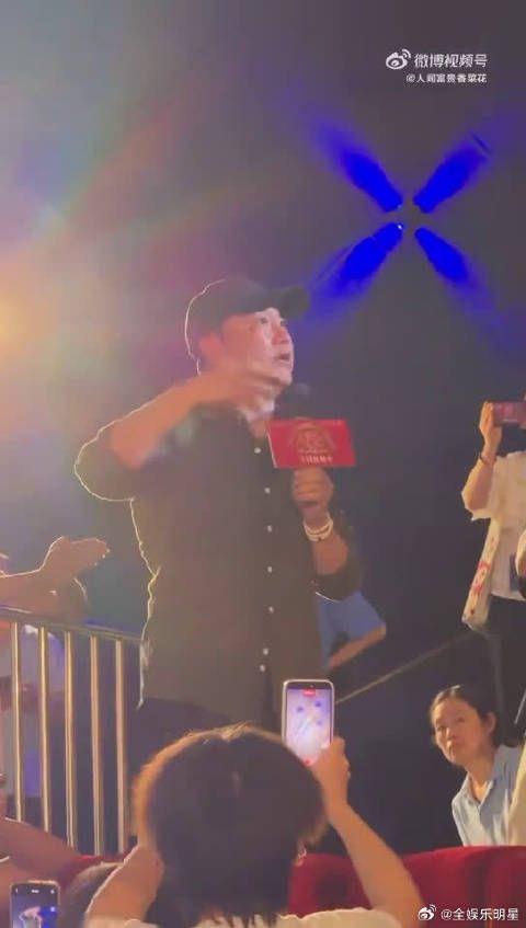 龙餐馆线下路演惊喜来袭,贾冰专程现身成都支持沈腾,大厨本尊如约而至