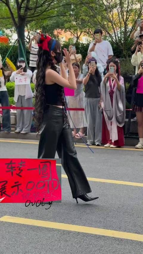 虞书欣今日出妆来啦 宝宝依旧饭撒小连招，宠粉模式一键开启