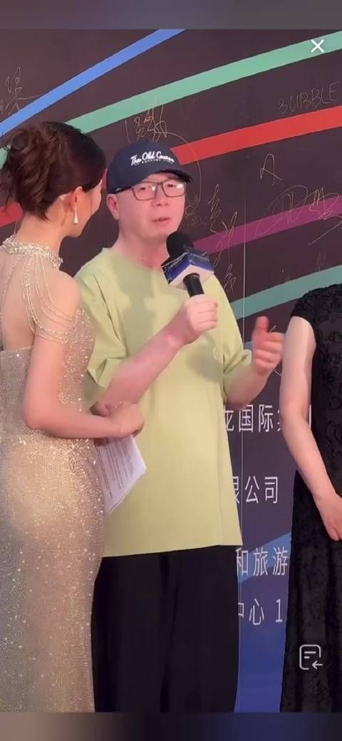 冯小刚徐帆气质不凡“走个面”之后第一次亮相吧