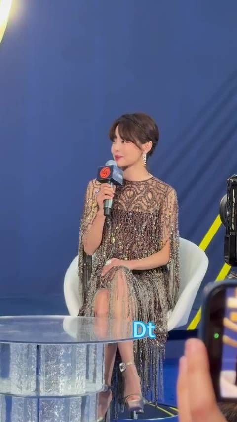 辛芷蕾 身着Elie Saab 2026春夏高定，华丽闪耀中带着几分利落气场