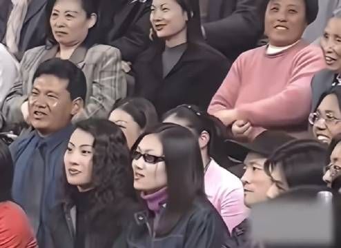 韩红自夸小时候漂亮 朱军耿直反驳