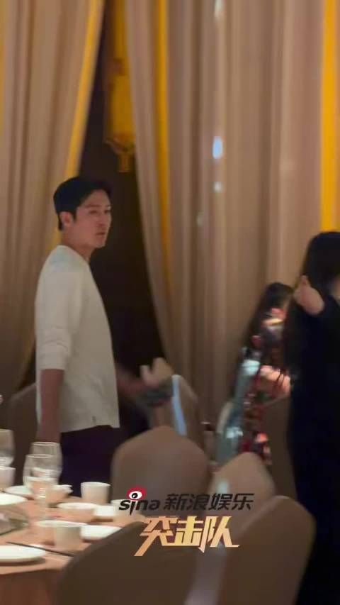 盛一伦白衣现身姜潮麦迪娜婚礼晚宴