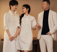 徐帆回应离婚1年后，养女徐朵官宣了新身份，为冯小刚赚足了面子