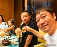 贾冰私人饭局被偷拍，反差人设遭质疑，背后谁在搞鬼。