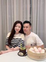 香港名模嫁豪门近况曝光，双胞胎一个像爸一个像妈，一家超温馨