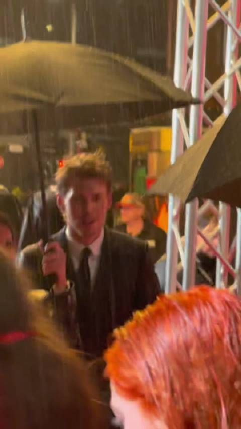 雨夜下的Austin Butler️