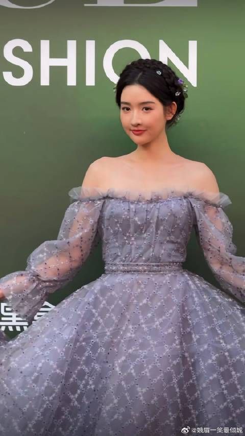 王玉雯亮相vogue红毯，好仙女！