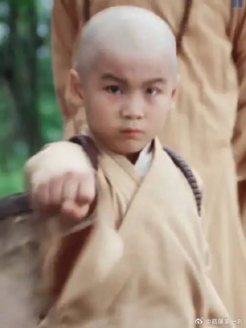 叶鼎之对无禅不是一般的宠溺 ，又买冰糖葫芦又抱着睡觉