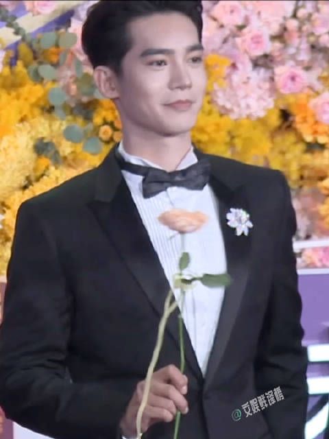 红毯也不用站的这么笔直吧！于适yosh第38届大众电影百花奖百花奖文娱鲜锋榜