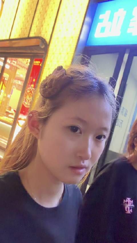 我乱发的忧郁丑丑的眼袋