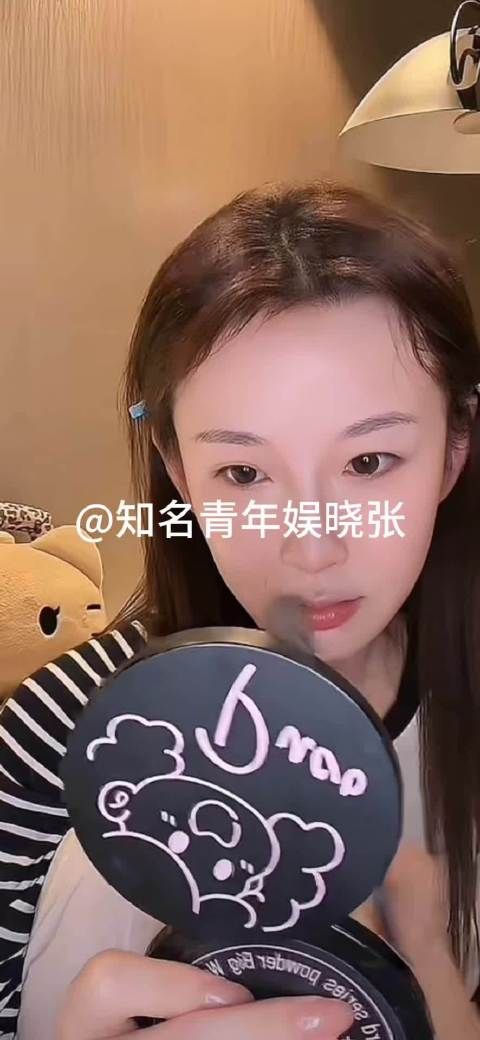 韩雨彤自曝反下颌导致微笑表情僵硬，将报课改善表情管理