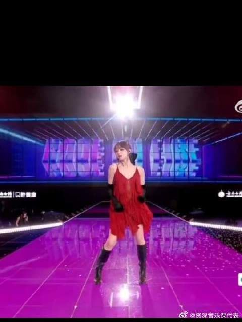全开麦的舞台女王宋茜victoria 红衣战神好蛊，心已经着火了