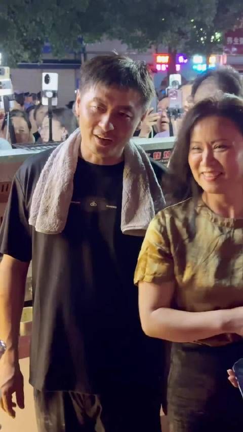 太像张老师了，躲闪的这一下很有边界感
