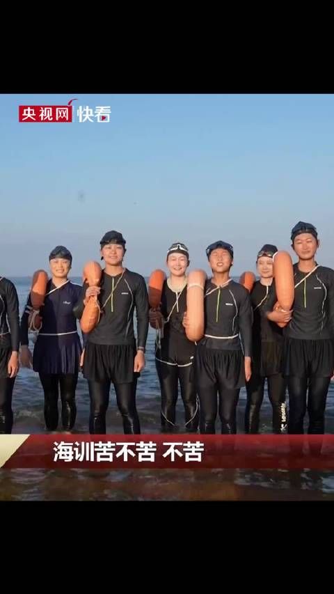 女兵直面海浪完成海训