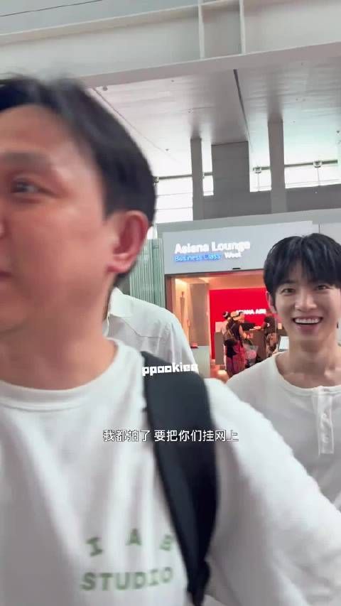 金允植经纪人“威胁”粉丝，允植笑劝“蒜鸟都不容易”