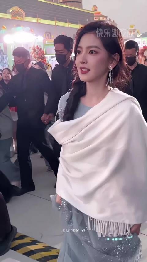 章若楠的长相真有点玄学韵味在