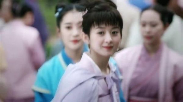 明兰的眼里满是落寞，纵是赢了全局，却再也换不回那个最想守护的人
