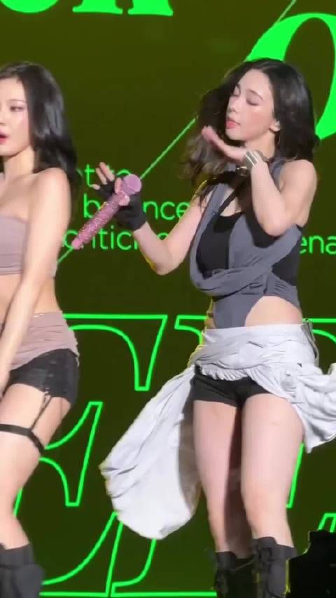 丰韵的柳智敏舞台上别有韵味