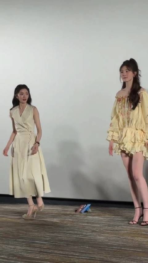 刘浩存这身材比例也逆天了吧，即使是站在大长腿韩沛颖旁边，也毫不逊色