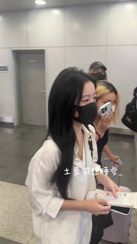 包上恩出发进组啦终于终于！应该就是网传的觉醒了包包开机大吉！一切顺利