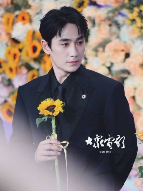 闭幕式红毯回顾：朱一龙