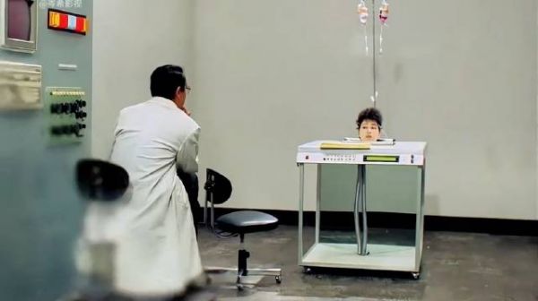 一个只有头颅没有身子的女人