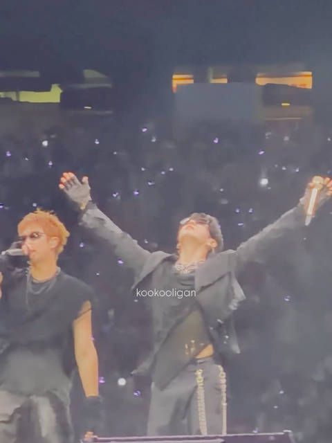 小猪在干嘛呢kkk /kookooligan ‪260806 BTS世巡 福克斯伯勒演唱会Day2 ‪‬