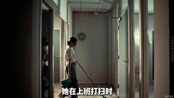 我把假人模特丢进仓库，下班它却跟在我身后！ 因为一个片段看了整部电影