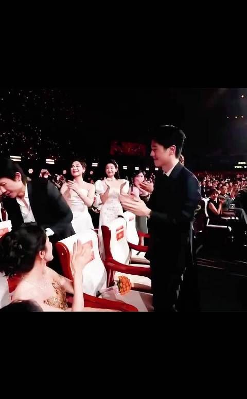 杨幂王晓就是一路走来一对10搭的好搭档呀！