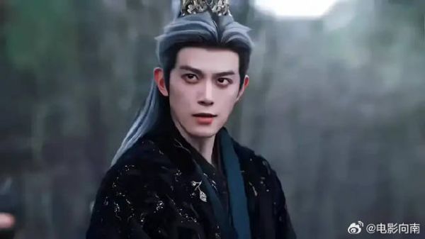 他想杀了所有人，除了浅浅