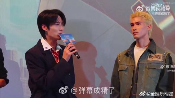 卓沅伦敦开店，亲自上嘴试色口红