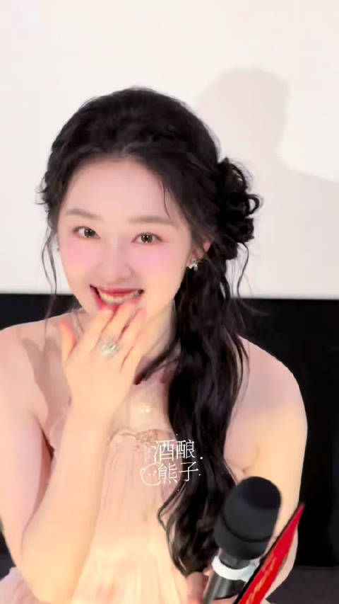 收到邓恩熙的飞吻啦！萌鼠我了