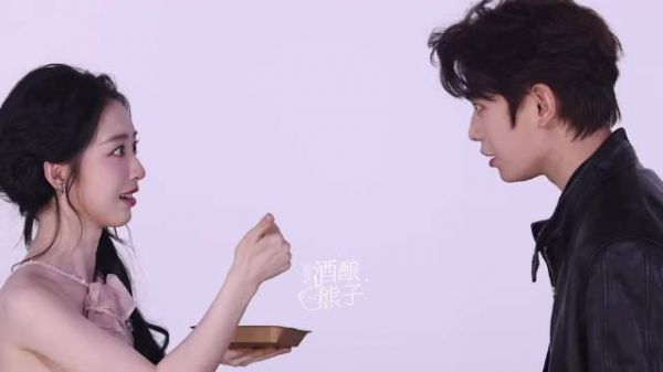 笑晕了啊啊啊啊啊邓恩熙两次没喂进去丁禹兮竟一次成功收获一个大拇指！