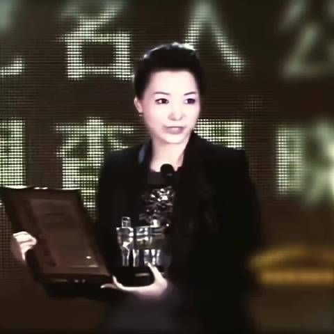 董卿气质感觉就像现实版的安迪，听着发言真的好爽！