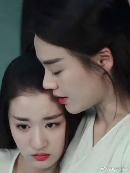 她还那么小 她懂什么