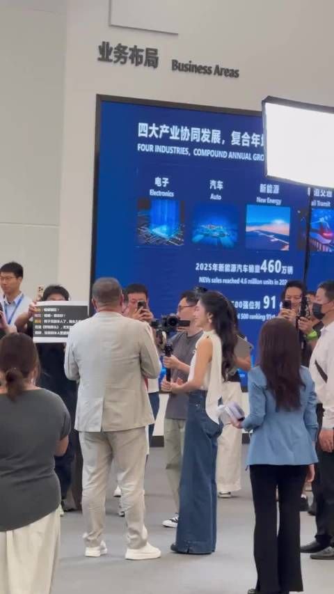 张婧仪线下空降比亚迪大楼 路人拍的生图频都这么美