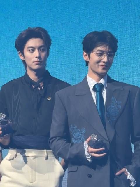 杨洋王鹤棣活动同框，两大型男 双厨狂喜 ！