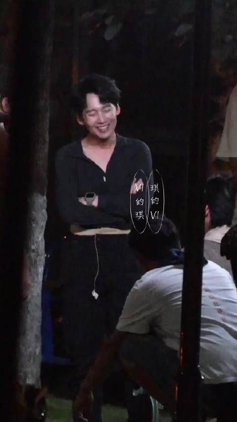 郭麒麟为演新角色减肥,瘦出下颌线锁骨