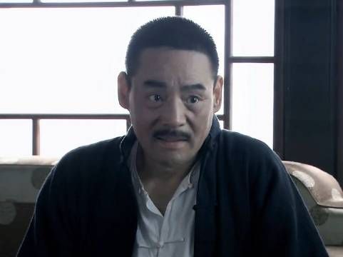 戴天理对若冰的疼爱，早已超越血缘界限，虽非亲生，却比亲生更浓烈
