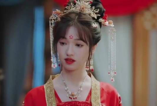  大婚当天，心上人拉弓对准她的花轿