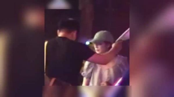 陈思诚恋情生变?小21岁女友带神秘男回家,四年感情走到尽头?