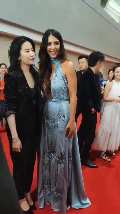 刘亦菲和国外明星同框视频