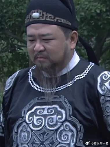 一个老狐狸带出来的一个小狐狸