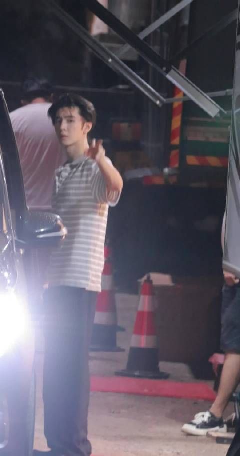 20260813 温柔的月亮被揉碎成一撮星星，融化在你的眼睛里