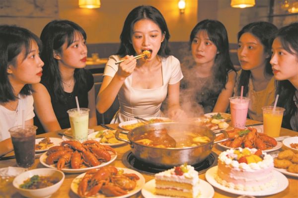 那些拥有“干吃不胖”体质的人，秘密就藏在其基因里。图片由AI生成