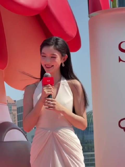 拒绝白幼瘦！林允这健康紧致的线条才是真的美！她一直给人一种血气很足的美！