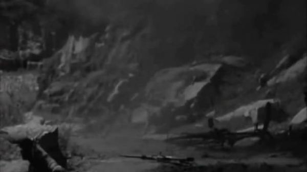 《地雷战》：“地雷一响，旗开得胜”，赵家庄民兵首战告捷，并缴获步枪一支