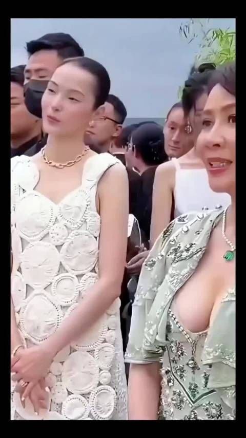 刘嘉玲60岁仍身材火辣，娱乐圈惊艳亮相！