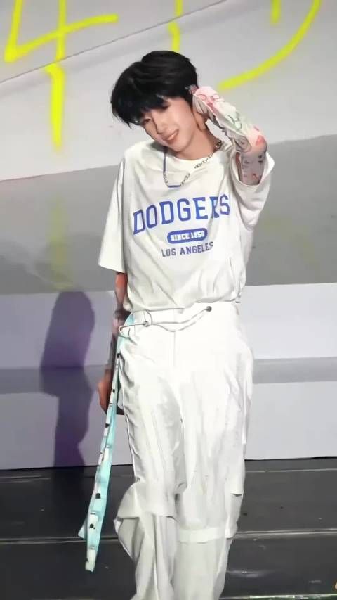 杨博文舞台吟唱，低回松弛尽显魅力