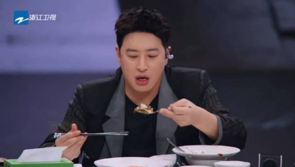 潘玮柏综艺被投喂，碗里菜就没断过